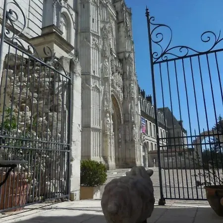 Jean De Bruges 3*
